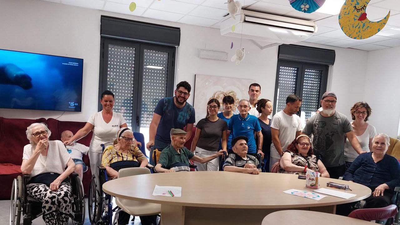 Viaggio a Perdasdefogu, il paese dove diventare centenari è una tradizione: i segreti di zio Vittorio, 107 anni e dei super nonnini
