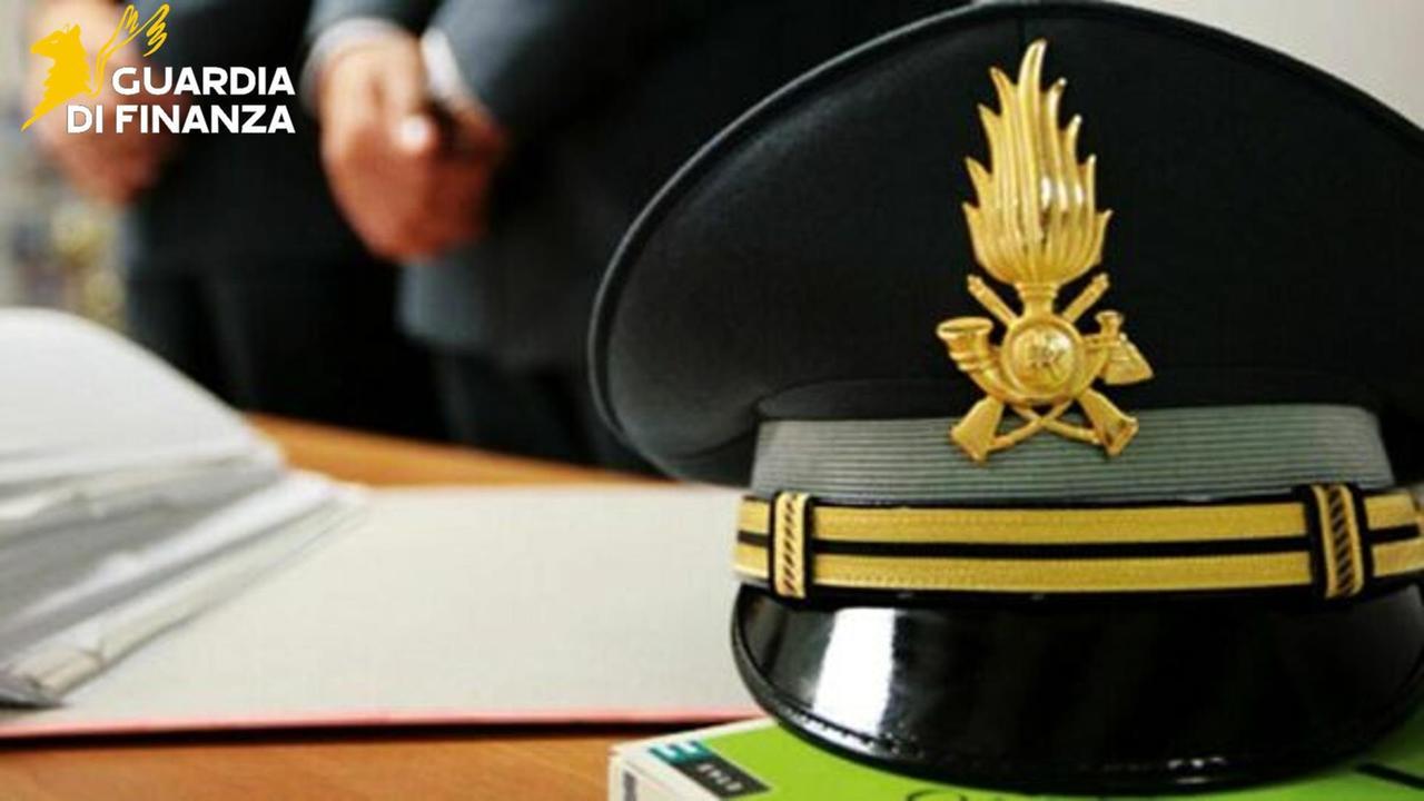 La chiamata dei finti finanzieri, poi il furto in casa: la nuova truffa contro gli anziani fa scattare le indagini – Che cosa succede