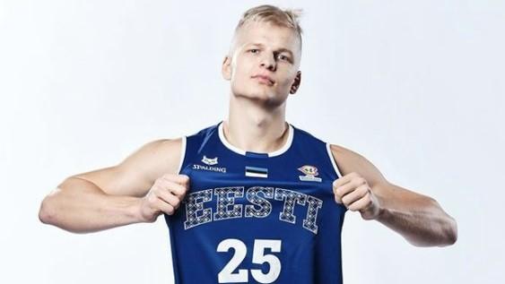 
	<strong>Joonas Riismaa </strong>con la maglia della nazionale estone

