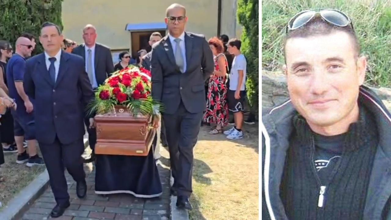 Massa, morto sul lavoro: le parole dei titolari di Aldo Gullotti in chiesa durante il funerale e le lacrime della mamma