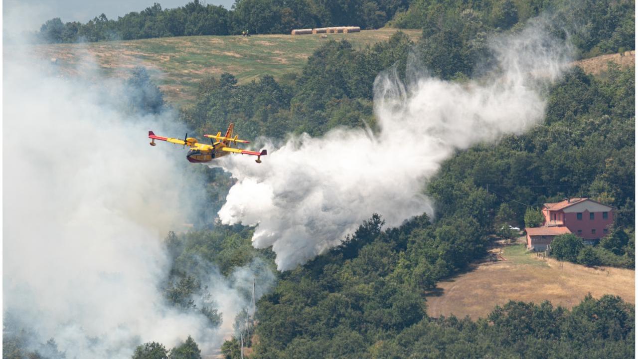 Da Vedriano al maltempo, anno di super lavoro per i vigili del fuoco: 4.539 interventi, uno ogni 70 minuti. Bruciati 152 ettari, attività in aumento del 20%