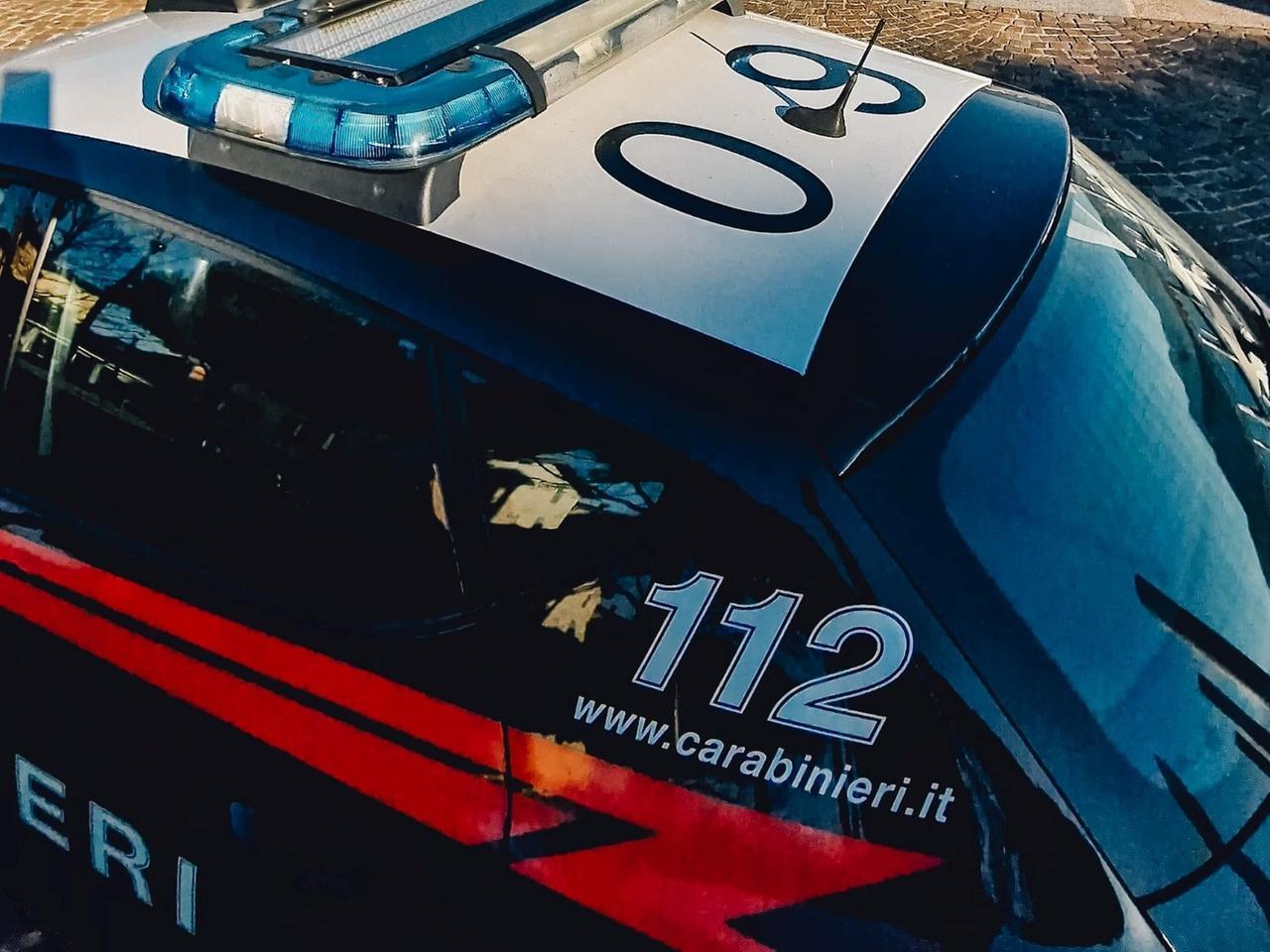 Non si ferma all’alt dei carabinieri: denunciato per detenzione di droga
