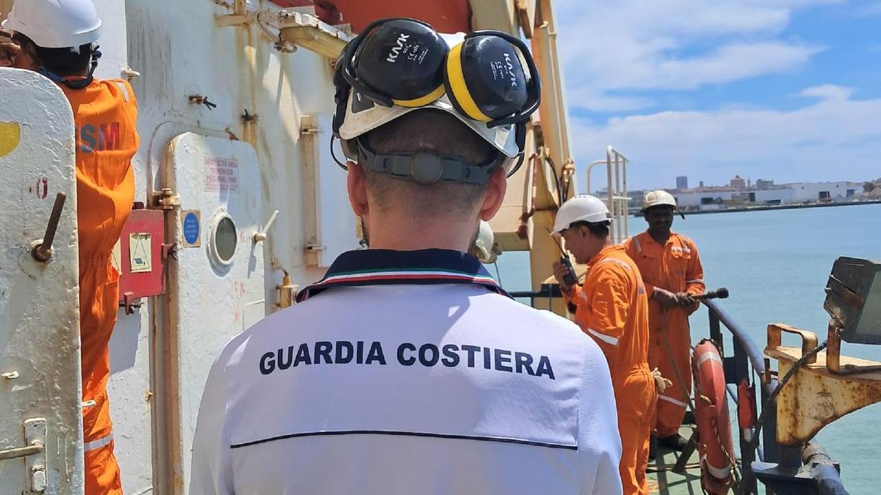 Il controllo della guardia costiera sulla nave 