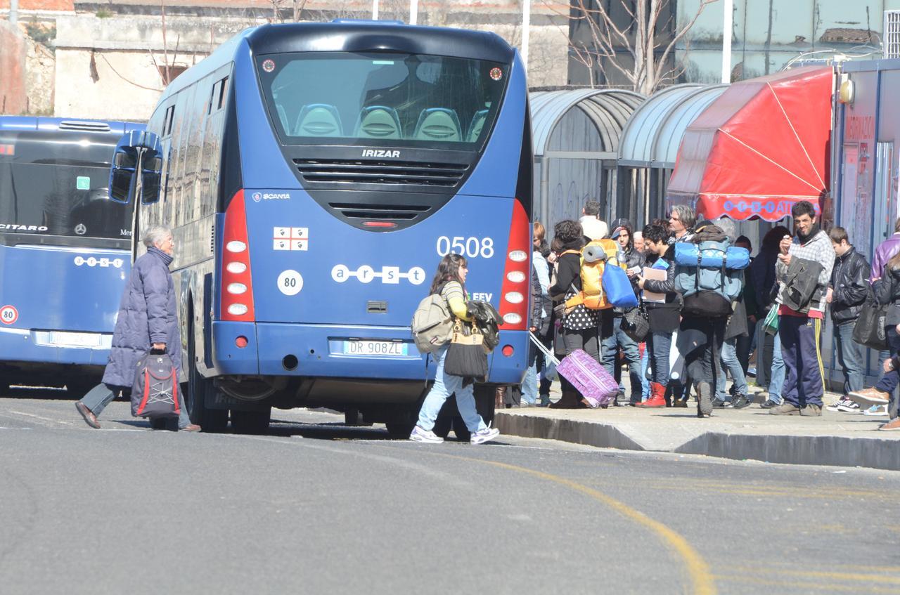 fermata autobus pullman pendolari   via padre ziranu  foto mauro chessa