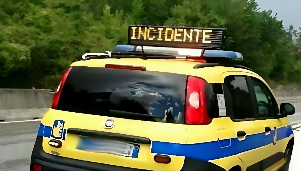 Incidente auto – moto, il traffico in tilt: bloccato un tratto della statale