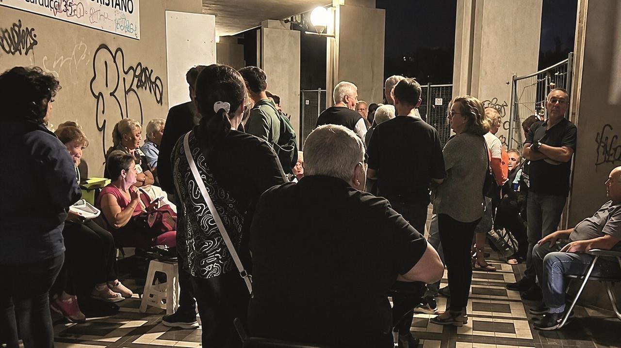 Sos sanità, cittadini in fila all’alba per accaparrarsi un medico di base: nell’isola mancano 451 professionisti – I numeri dell’emergenza
