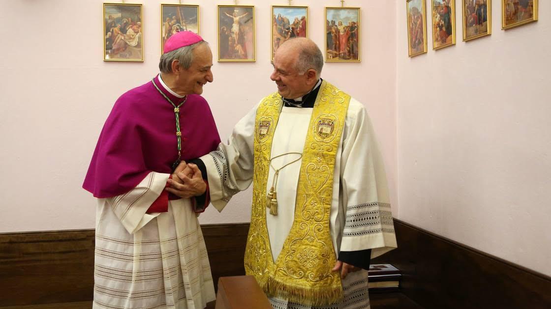 L'arcivescovo Zuppi e don Angelo