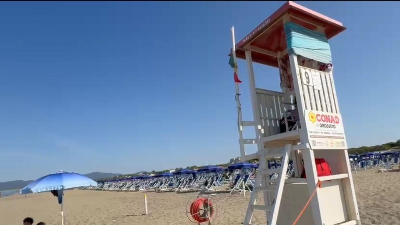 «Aiuto, sto annegando»: salvato in mare a Grosseto da un finanziere in pensione