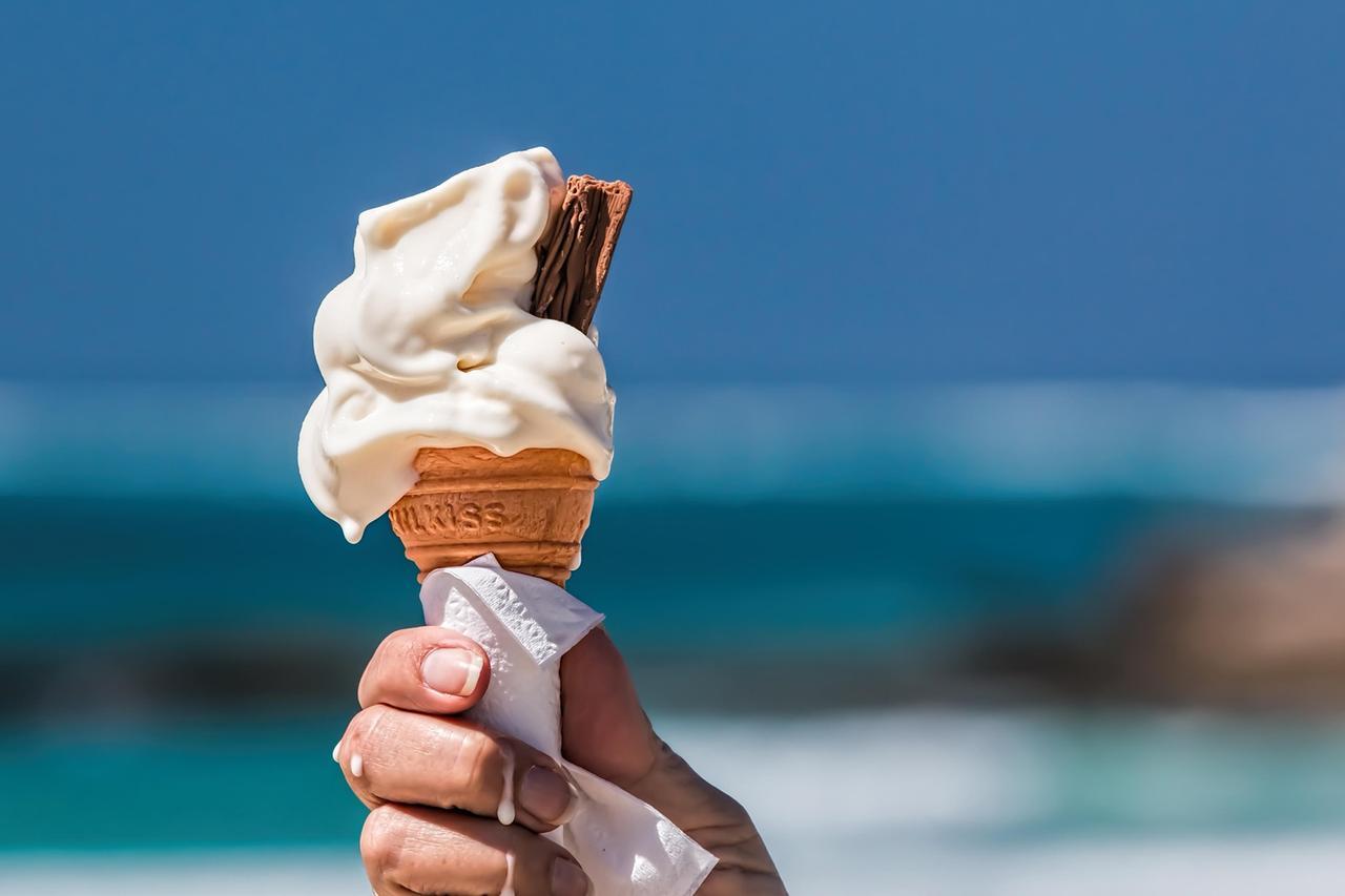 Perché il gelato costa sempre di più? Uova, frutta e latte alle stelle, ma i reggiani non rinunciano al cono