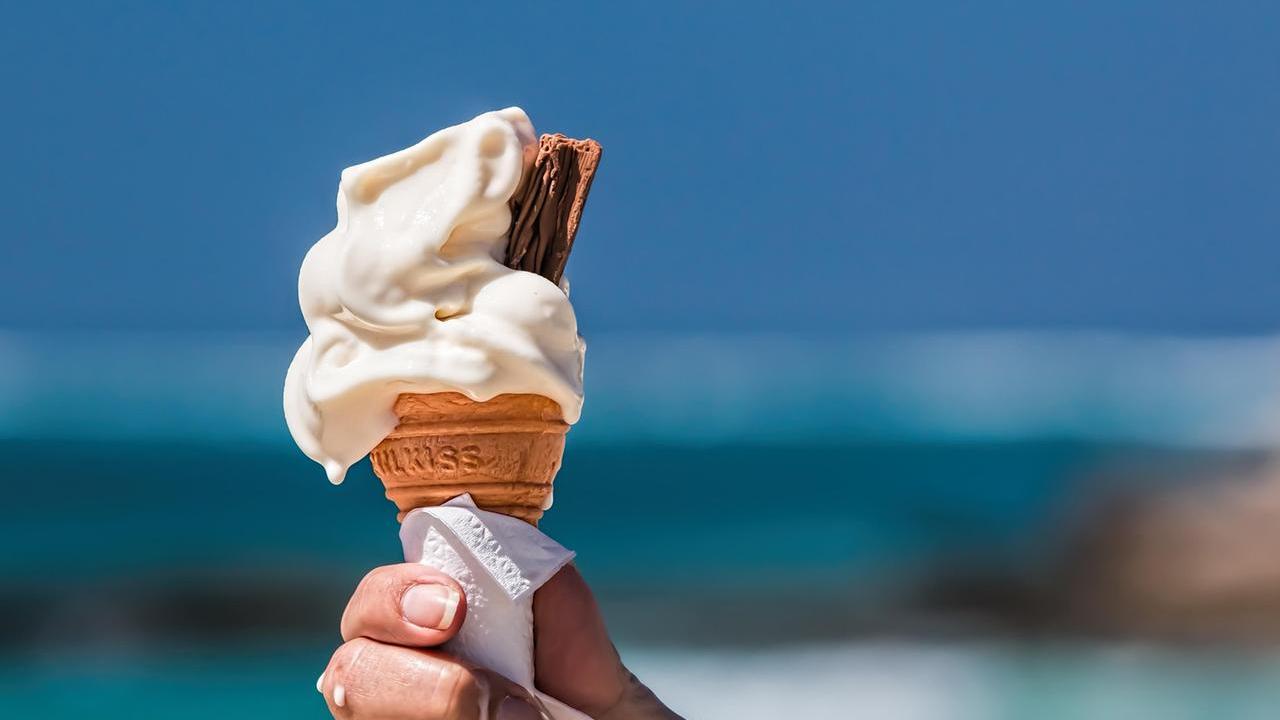 Perché il gelato costa sempre di più? Uova, frutta e latte alle stelle, ma i reggiani non rinunciano al cono
