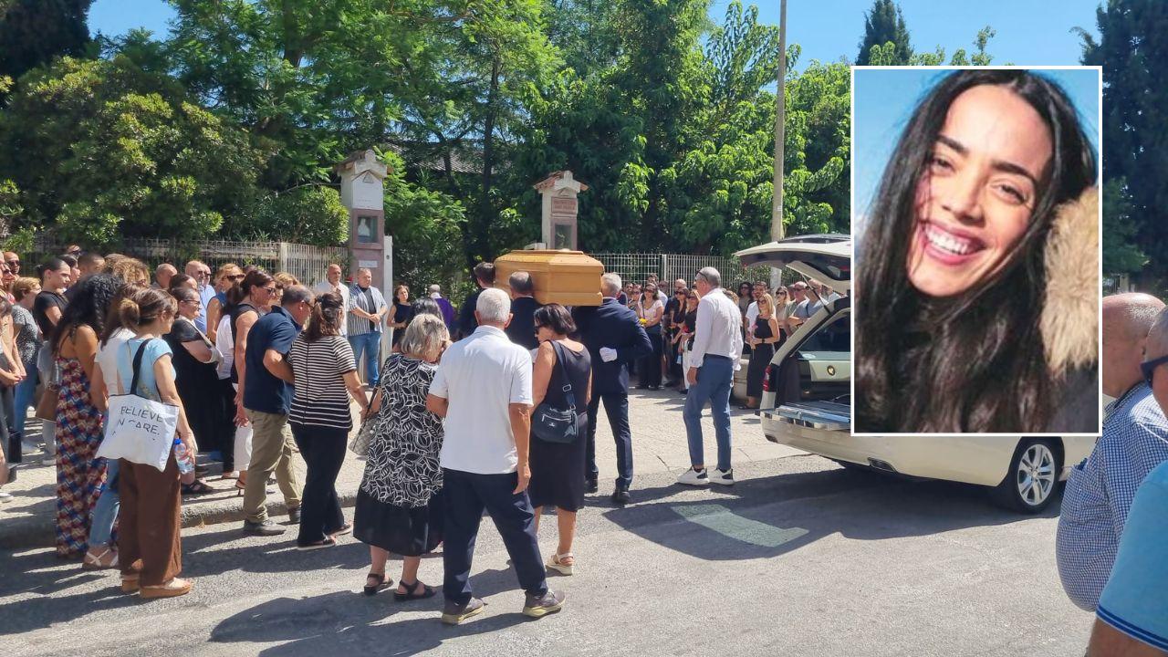 Sassari, il dolore della città per l’ultimo saluto ad Alessandra Marras