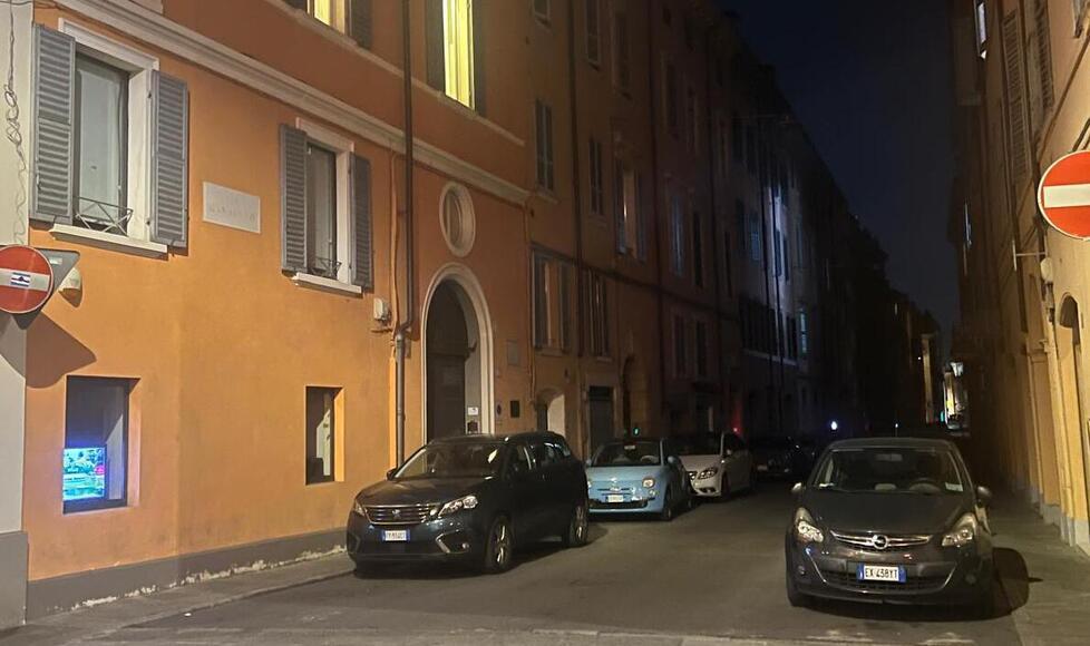 Strade al buio da giorni in centro: scatta la protesta dei residenti