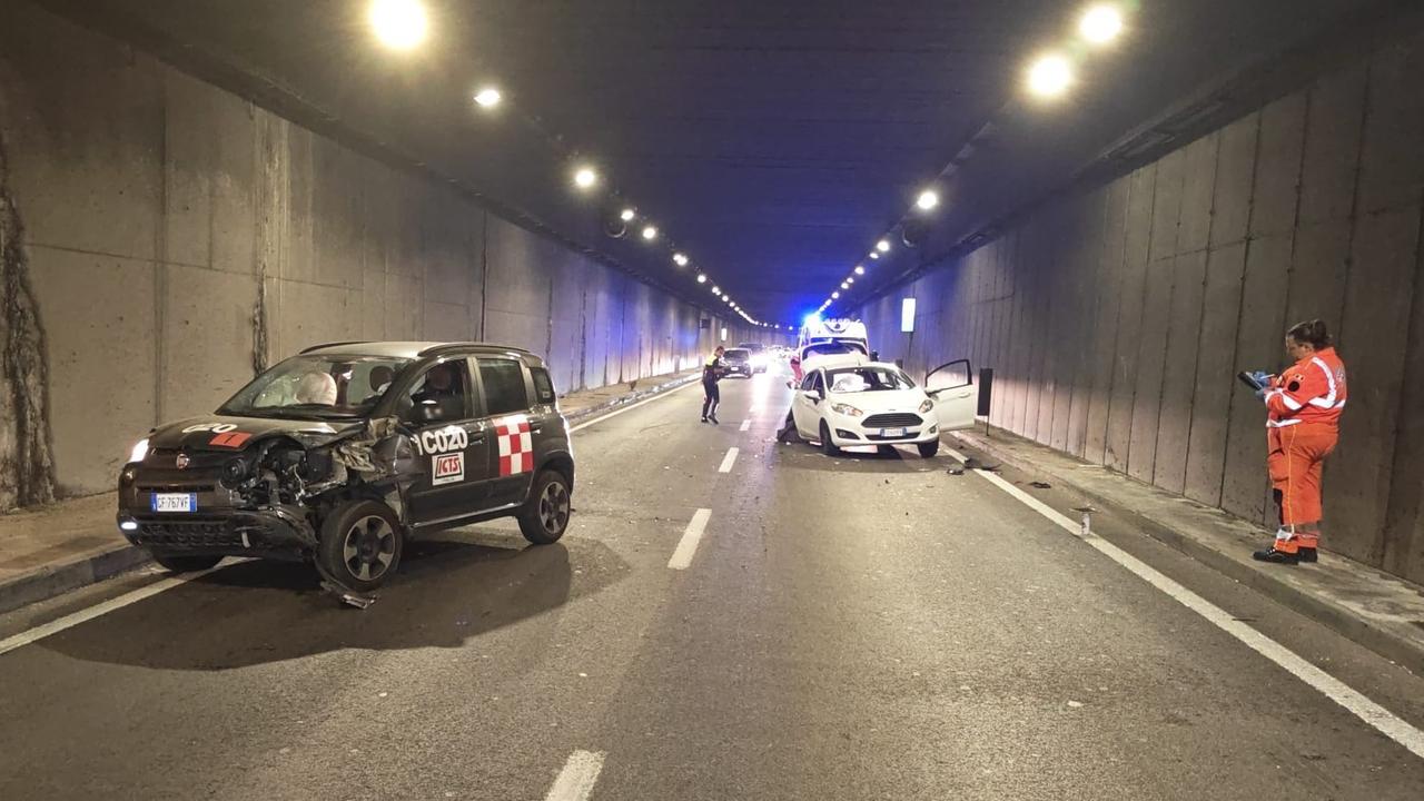 Olbia, tamponamento nel tunnel: due persone in pronto soccorso e traffico in tilt