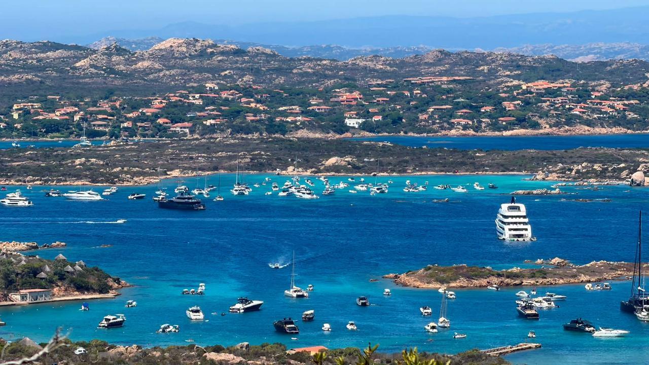 La Maddalena, continua l’assalto all’Arcipelago: è la stagione dei vacanzieri prepotenti e senza regole