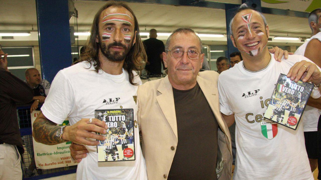 
	Angelo Cupisti con i fratelli Bertolucci in occasione dello scudetto del Cgc

