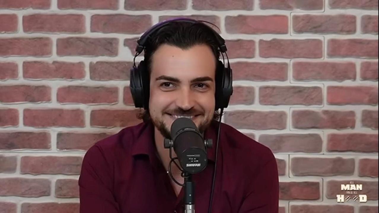 Valerio Scanu: «Io nella blacklist Mediaset, mi manca Beppe Vessicchio, Tony Effe stonato anche con l’autotune»