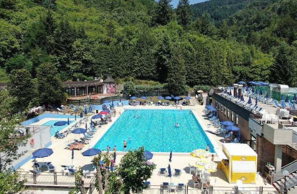 Il mare è un sogno proibito? Le piscine e i fiumi sono realtà: le mete preferite dei pistoiesi che non possono lasciare la città