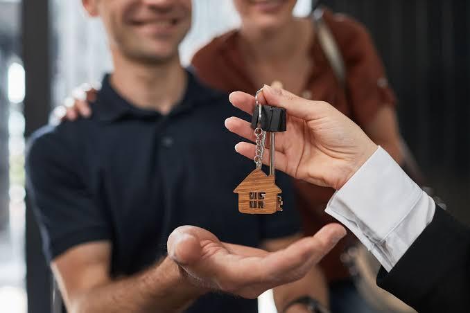 Comprare casa a Reggio: il mutuo medio è di 116mila euro, ecco a che età si chiede