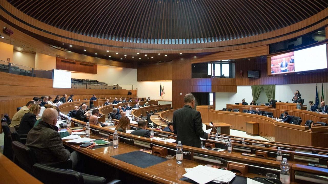 Consiglio regionale, approvata la maxi-manovra da 2,4 miliardi: si punta su sanità e welfare