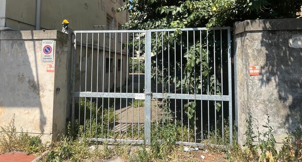 Ex casa degli ufficiali ancora nel degrado: «Qui droga e bivacchi»