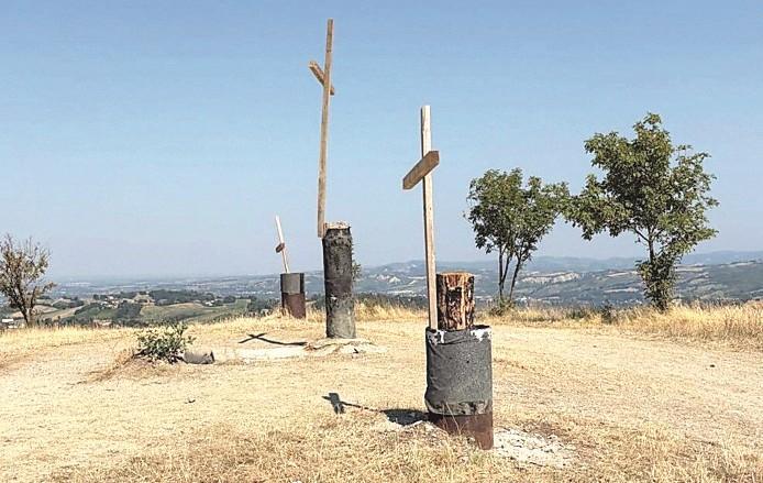 Tre Croci, i cittadini le rimontano: Comune e proprietà si incontrano
