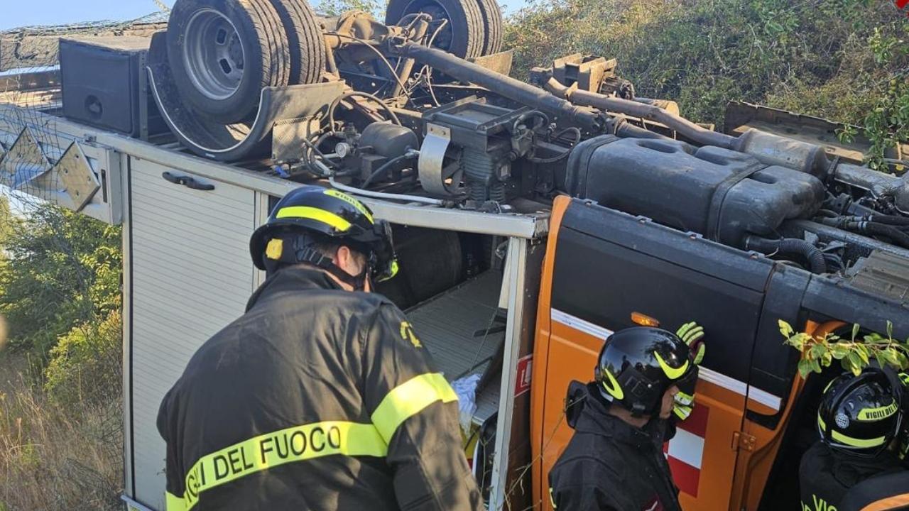 L'intervento dei vigili del fuoco (Foto Vigili del fuoco)