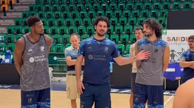 Coach <strong>Luca Vitali </strong>annuncia la scelta del capitano Jeff Brooks (a sinistra) e del vice<strong> Michele Vitali </strong>(a destra)