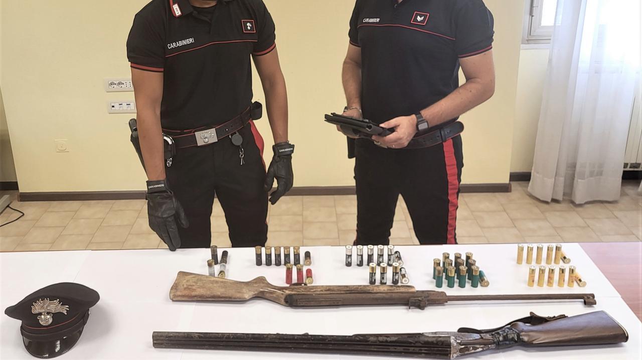 Armi clandestine in casa, quarantaduenne in carcere