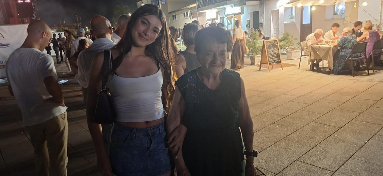 Al concerto di Massimo Ranieri una fan di 94 anni: «Il mio sogno era salutarlo di persona, sarà per la prossima volta»