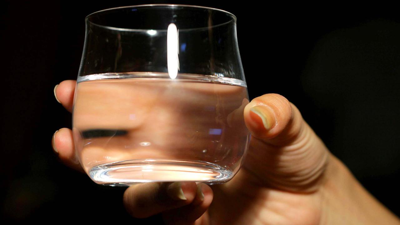 Acqua servita nei bar e nei ristoranti, il dato choc dopo i controlli del Nas: irregolare più di uno su due
