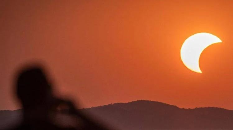 Eclissi solare, in sette al pronto soccorso: «Rischiano danni» – L’appello a chi non ha usato filtri