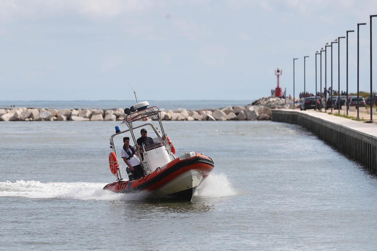 Porto Garibaldi, controlli e multe a barche e Bagni dalla Guardia Costiera