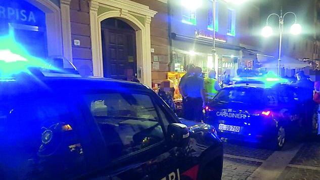 Alcune volanti dei carabinieri a Follonica (foto Giorgio)