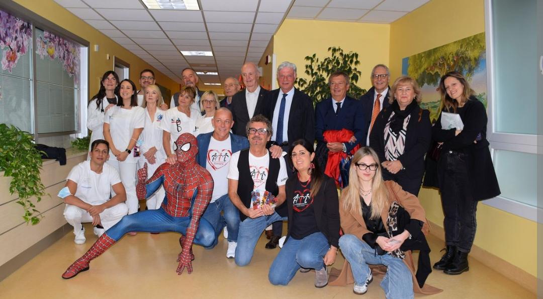 Spider man in Pediatria a Ferrara: è arrivato il manometro