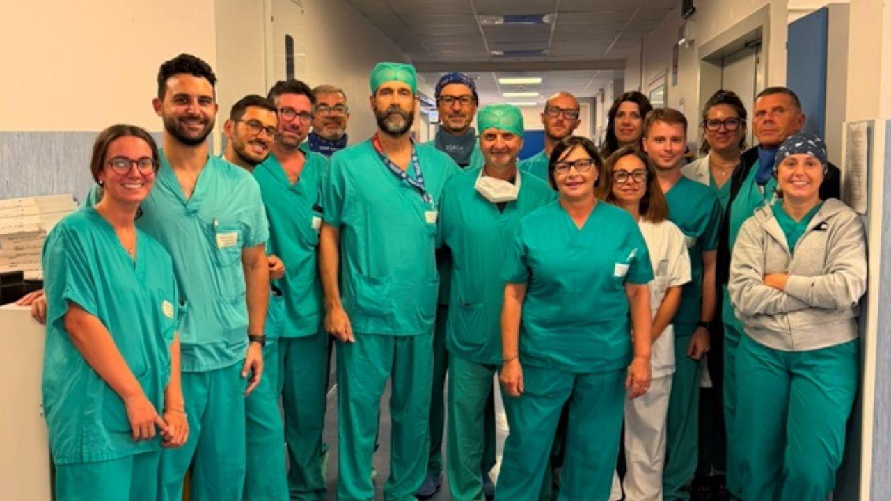 Pacemaker infetto, 27enne giudicata inoperabile: salvata a Cisanello col “Pisa Approach” – Come funziona la tecnica mini-invasiva copiata in tutto il mondo