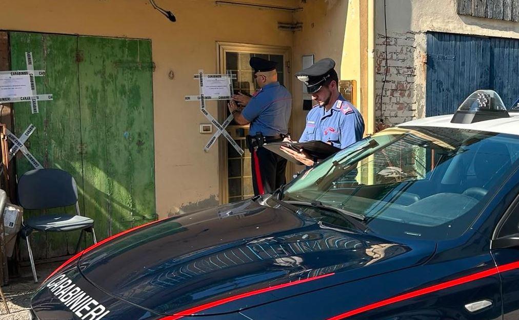 Dramma della solitudine a Cento: trovato morto in casa, era deceduto da mesi