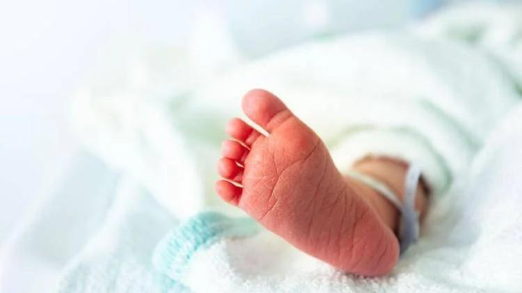 Pensionata di 62 anni dà alla luce il suo primo figlio: «Perché no? Chi dice che è tardi?» – Il racconto