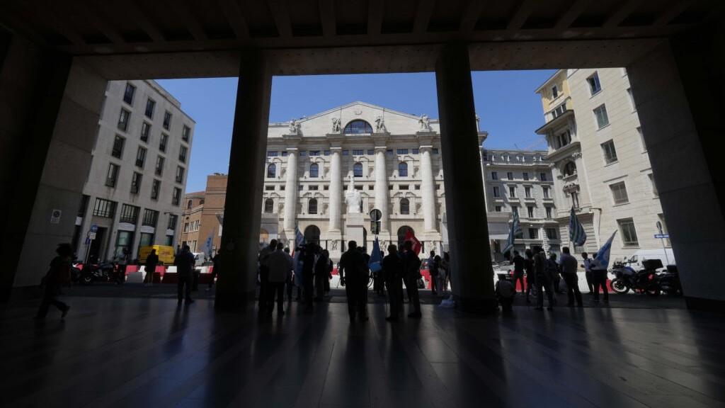 Borsa, ecco chi sono i più ricchi in Italia: c’è anche uno “zio Paperone” sardo – La classifica