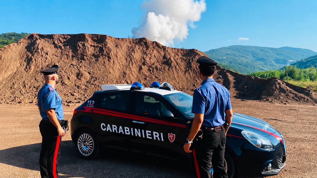 Quattro chili di polvere esplosiva in un campo: intervengono gli artificieri