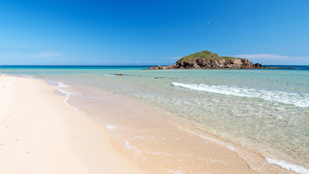 Spiagge più belle del mondo, c’è una sarda nella top 25 del 2026: è l’unica italiana – Ecco qual è