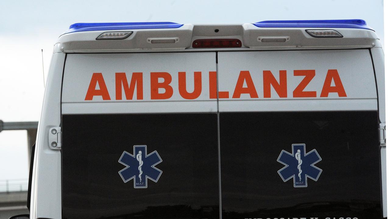 Si schianta con l’auto contro un muro di recinzione, morto un 40enne – Chi è la vittima