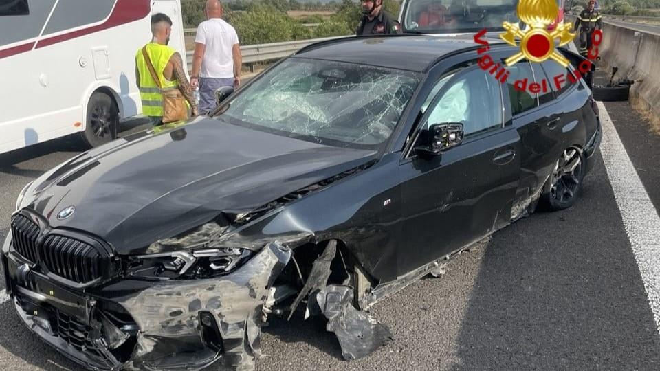 Perde il controllo dell’auto e urta violentemente il guardrail, donna in ospedale in codice rosso