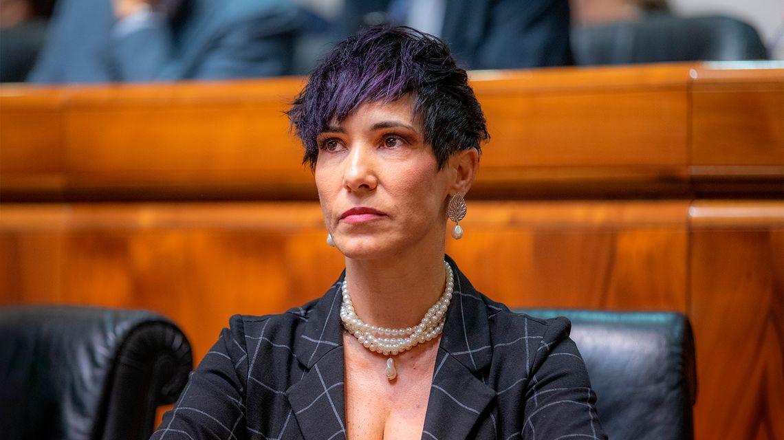 Disavventura per Desirè Manca durante la Faradda, colpita al volto dalla stanga di un candeliere