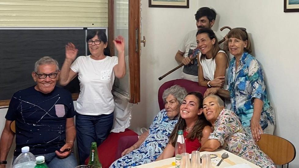 Olga Spano spegne 101 candeline: festa in famiglia ad Alghero per l’ultracentenaria