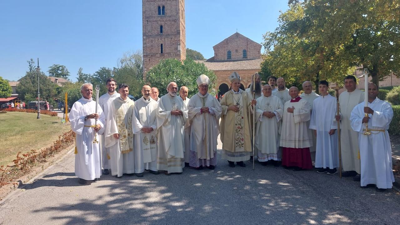 Zuppi all’Abbazia di Pomposa: «Ci crediamo senza tempo, ma non è così»