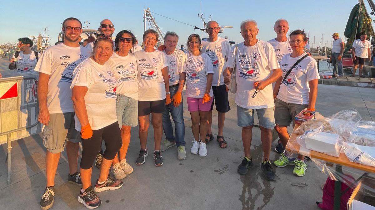 Festa dell’Ospitalità, successo a Porto Garibaldi: una tonnellata di pesce azzurro in meno di due ore