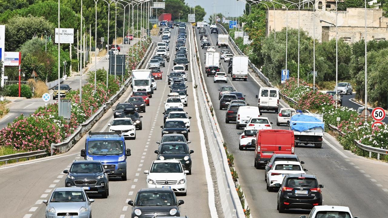 Ferragosto, 13 milioni di italiani in vacanza ma 4,4 milioni rinunciano per motivi economici