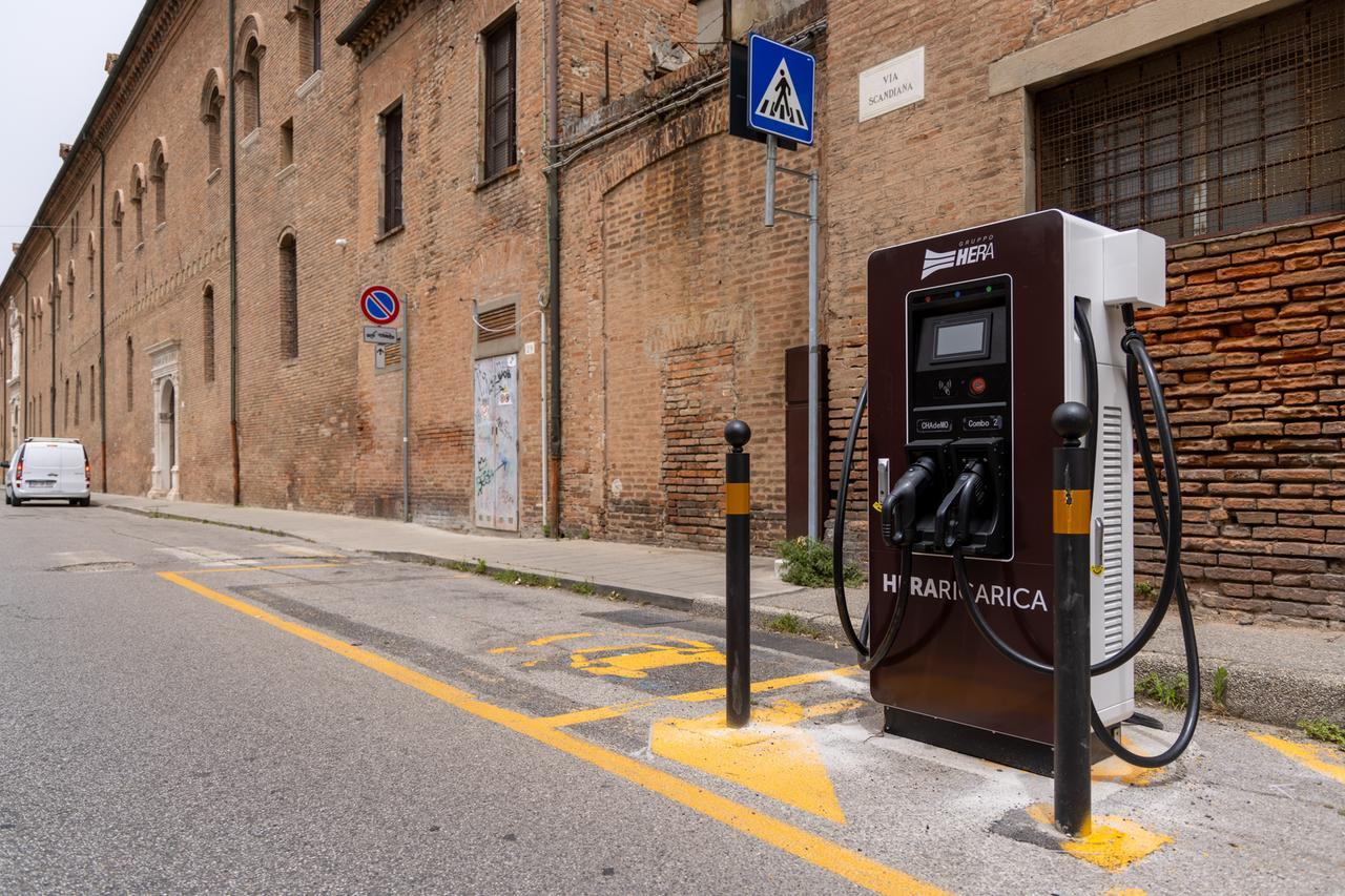 Le batterie delle auto elettriche si ricaricano anche a Cona