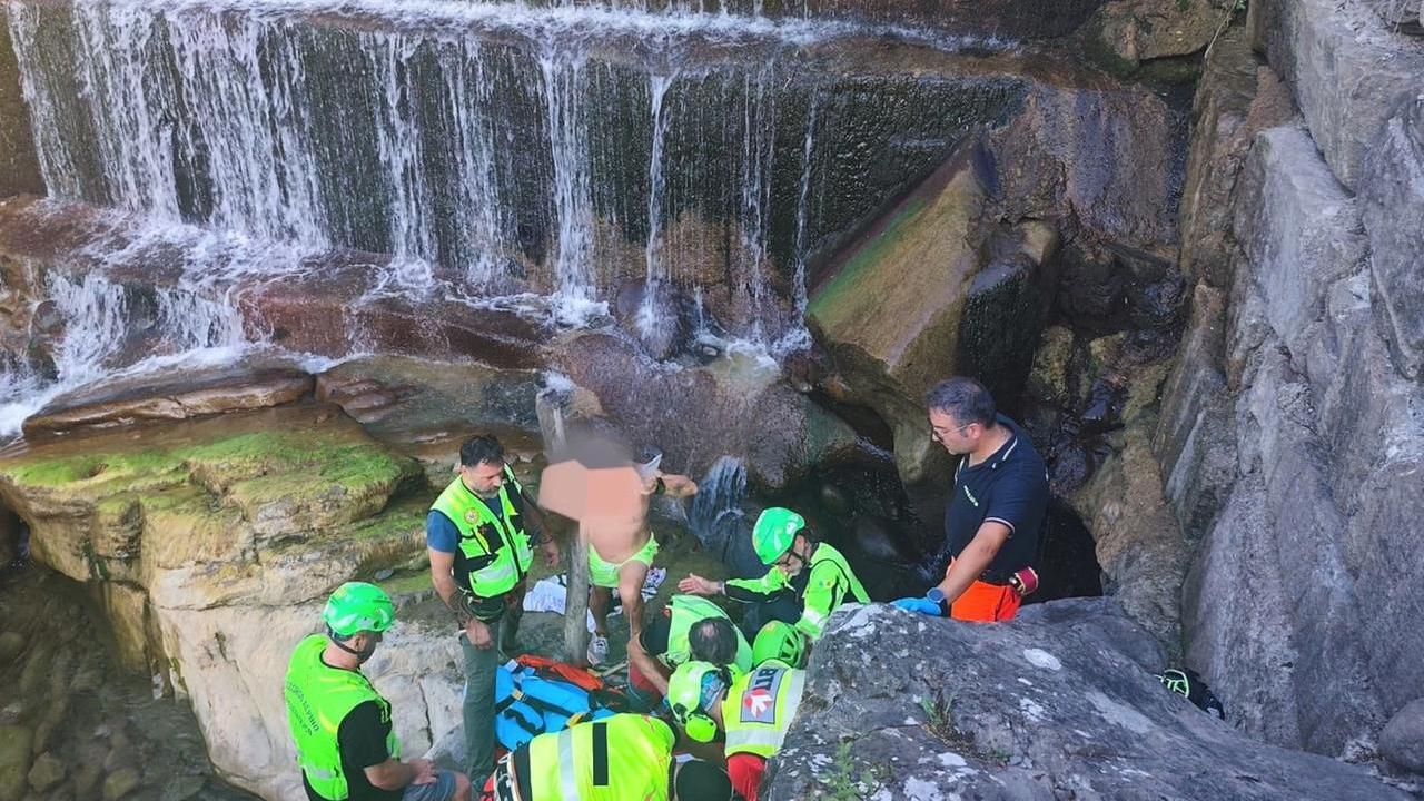 Precipita dalle cascate a Fanano: grave una 70enne