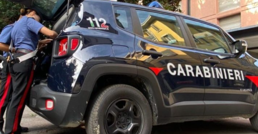 Fabbrico, vuole comprare sigarette con carte rubate: 20enne denunciato per ricettazione
